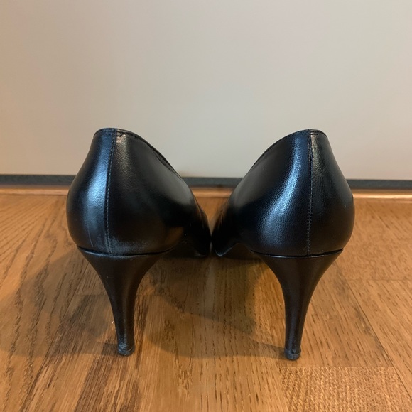 Black Stuart Weitzman heels - Picture 4 of 5